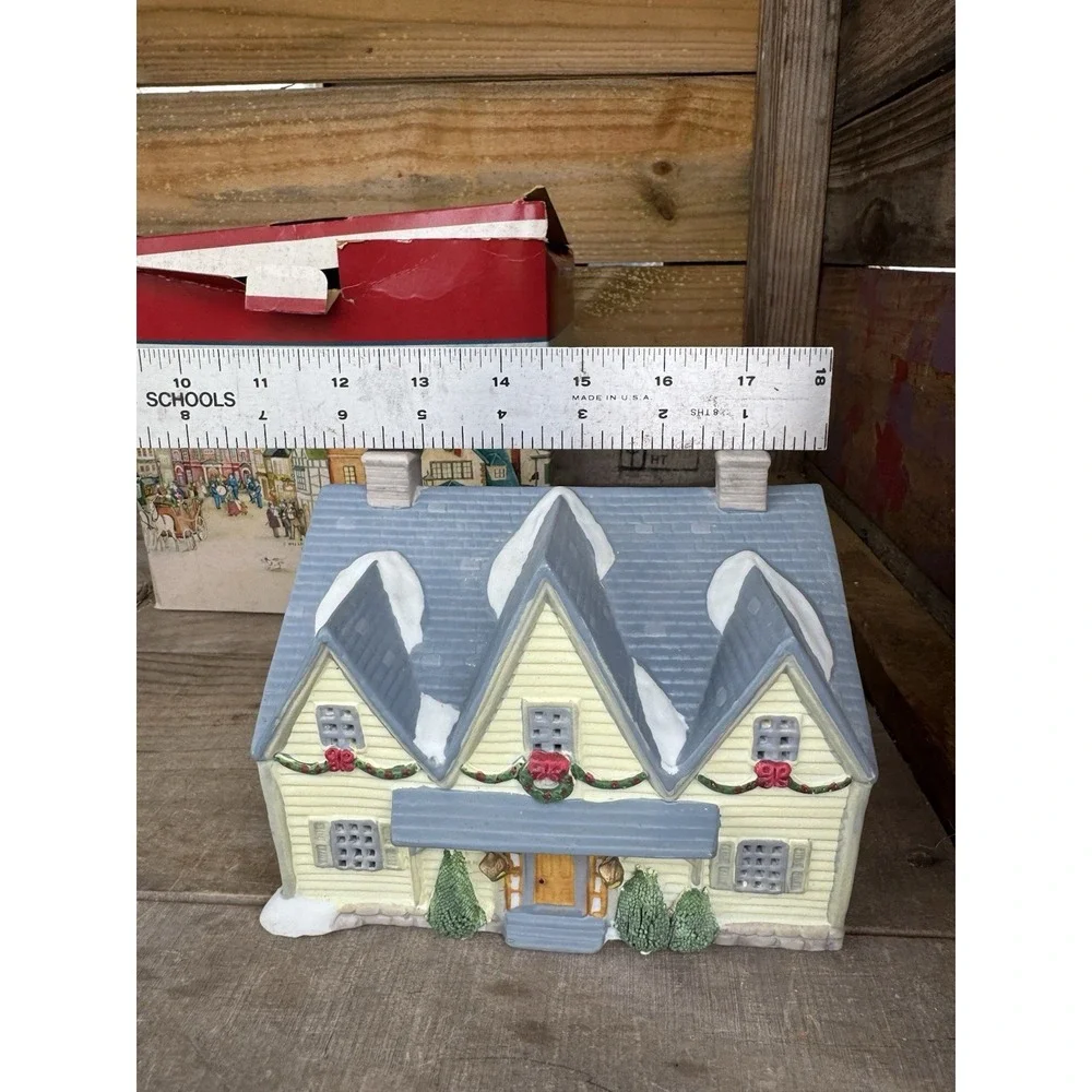 Vintage Christmas Lemax Dickensvale Village ~‎ YELLOW HOUSE 2 STORY ~ In box